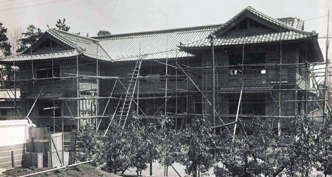 建設中の民藝館